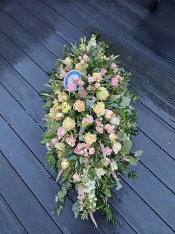 Yellow and pink Double ended coffin tribute